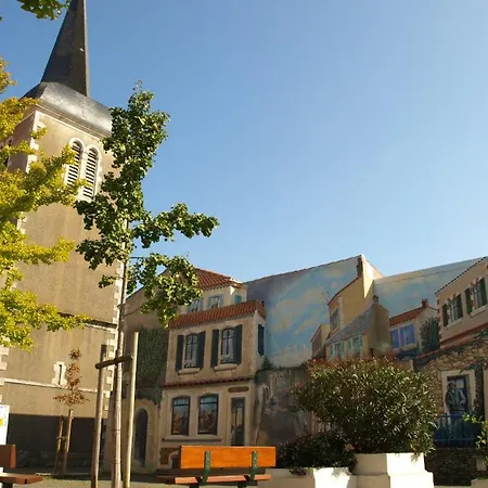 Maison De Pecheur Aux Sables Dolonne Entre Ocean *